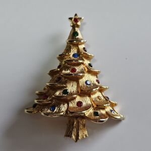 Vintage JJ Jonette Jewelry Christmas Tree Gold Tone Brooch With Rhinestones EUC